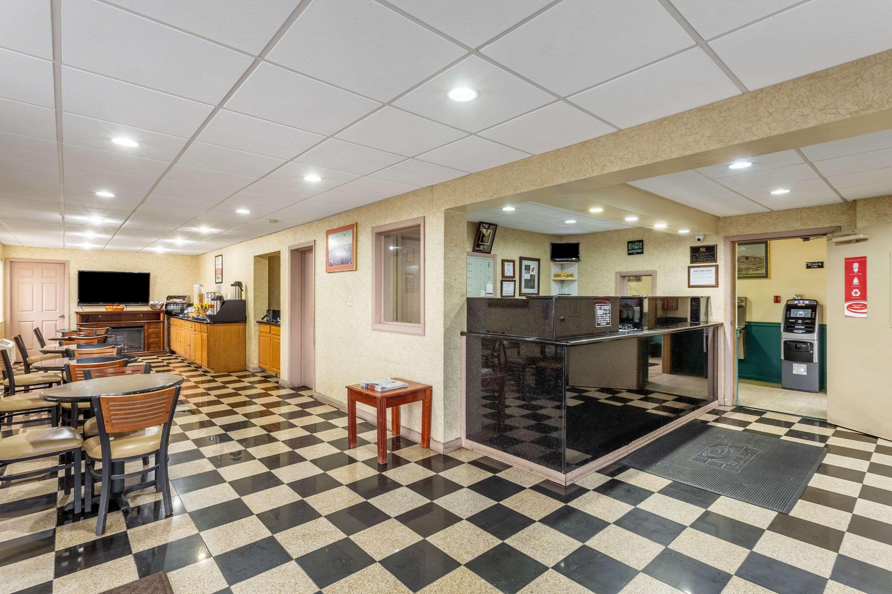 Econo Lodge Morgantown Exterior foto